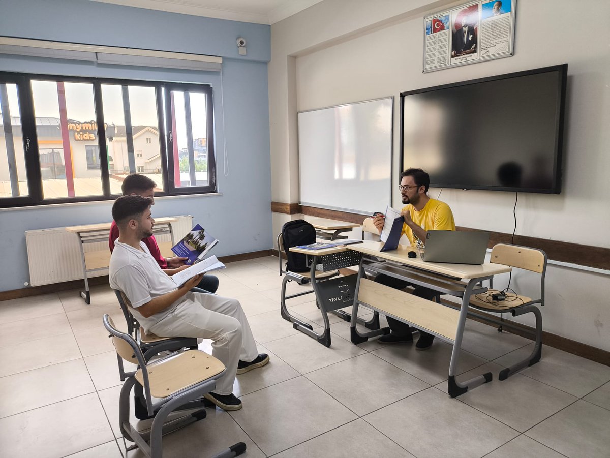 Tercih ve Tanıtım Günleri, sadece kampüste değil; şehir içinde de hızla devam ediyor! 🌟😍

İnşaat Mühendisliği Bölümü Arş. Gör. İlker Kıymık, Gaziantep Taylan Doğan Koleji’nde üniversitemize ve fakültemize büyük ilgi gösteren öğrencilerle bir araya geliyor! 🎉

<a href="/r_rengin/">Rengin Küçükerdoğan</a>
<a href="/hkunv/">Hasan Kalyoncu Üniv</a>