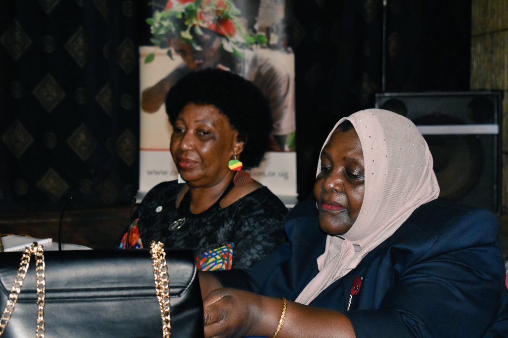 UHRC_UGANDA's tweet photo. Our @ChairpersonUhrc has officiated at the Commemoration of the International Day of the World's Indigenous Minority Groups held at Ndere Center - Kampala today. She has also received a memorandum from the Indigenous Minority Groups (IMGs) and promised to liaise with relevant government organs to ensure their concerns are addressed.  The was organized by @CCFU_NGO .

@EOC_UG 
@ckaheru @lo_apitta @SimeoNsubuga @shifrahl @mutumba_n @BKamadi @RSsekindi