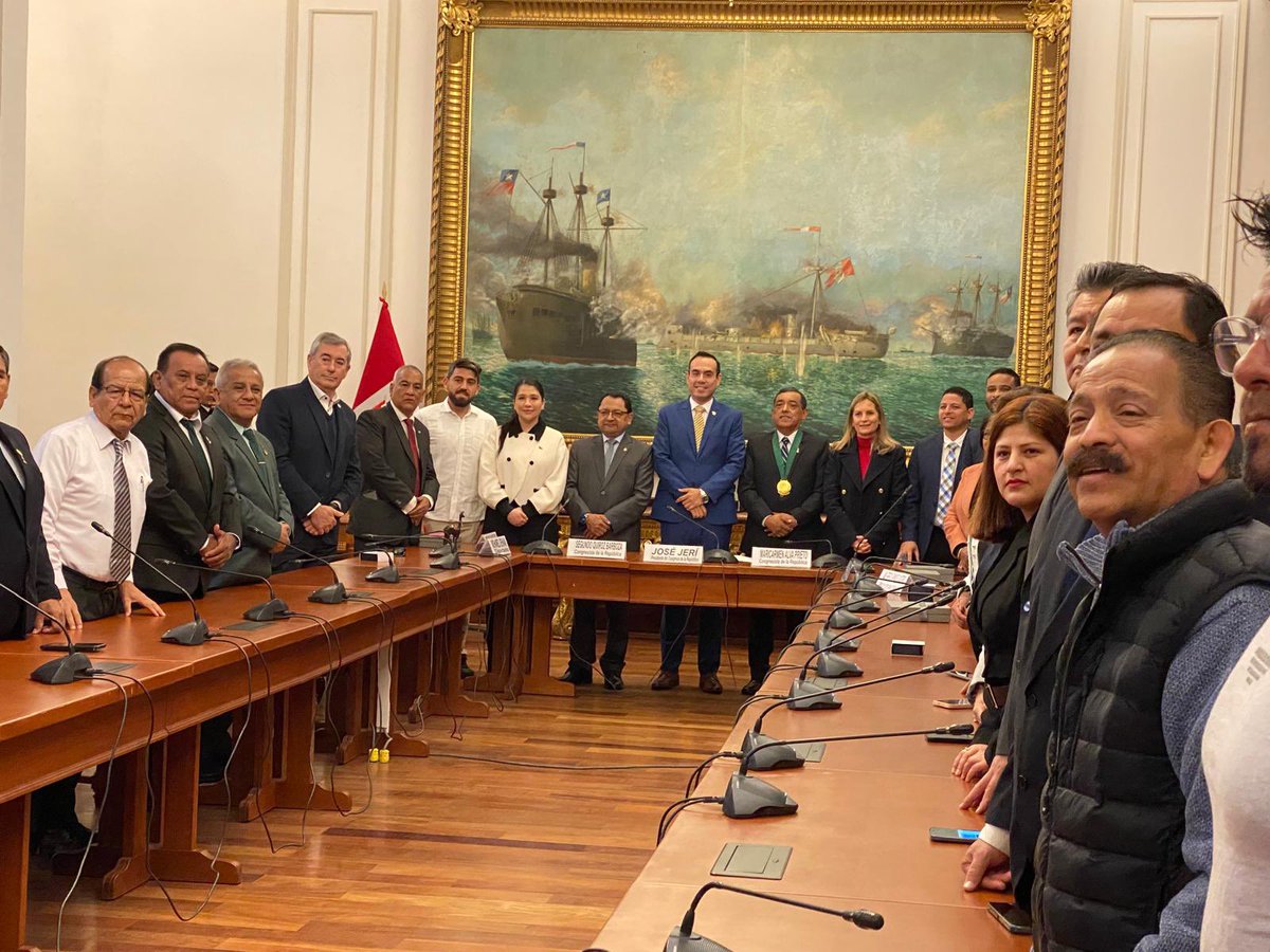 Con <a href="/uniamericas/">UNI Américas</a> y <a href="/SanidadArg/">FATSA</a> En el Congreso Nacional del Perú, donde José Jerin Pte y el Congresista <a href="/SegundoQuirozB/">Segundo Quiroz Barboza</a> subrayaron el papel que cumple la federación en la lucha por los trabajadores de la Salud. Además hicieron un reconocimiento al 80 aniversario de la <a href="/FedCut/">Federación CUT</a>.