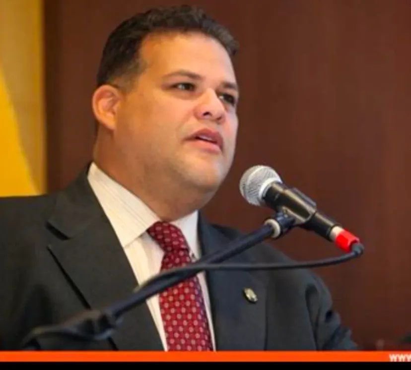 Hacemos llegar nuestras sentidas palabras de condolencias a los familiares, esposa, hijas del diputado de la AN 2015 <a href="/francocasella/">Franco Casella</a> a sus compañeros de lucha de <a href="/VoluntadPopular/">Voluntad Popular</a> por su desaparición física, los recordamos como un excelente ser humano y luchador incansable. QEPD!