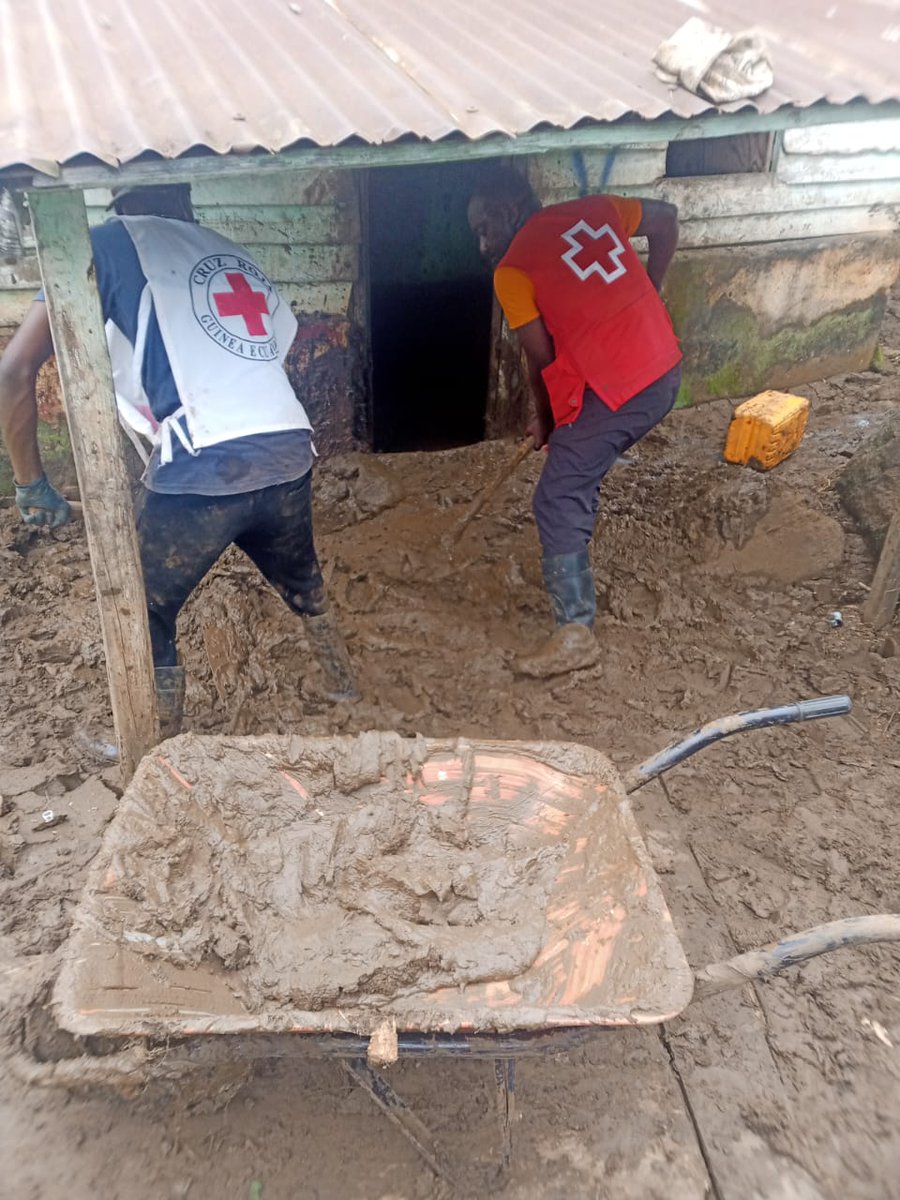 AdeshTripathee's tweet photo. Flash floods struck Luba, Equatorial Guinea just days ago. @IFRC swiftly released funds via @IFRC_DREF. Field assessments are done โ response efforts are scaling up fast to support affected communities. #RedCross #IFRCDREF #DisasterResponse https://t.co/hUUxYbocVr