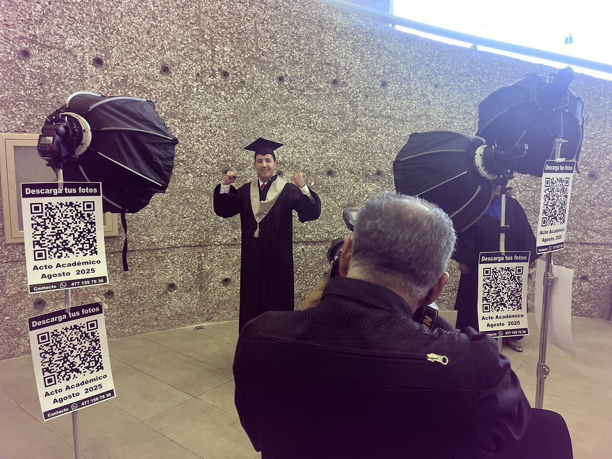 Hoy es un gran día. 🎓
Recibimos con enorme orgullo a nuestras y nuestros egresados de programas virtuales.
2,645 estudiantes concluyen una etapa importante de su vida académica.
Nunca olvidemos por quiénes estamos aquí: por ustedes y sus sueños.
¡Bienvenidos a Guanajuato!