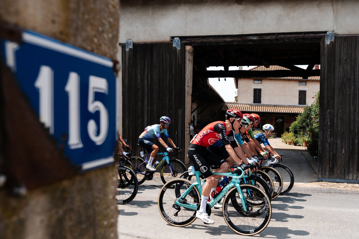 Tour de l'Ain #3

Au pied du col du Grand Colombier, Louis Rouland est dans le groupe maillot jaune, aux côtés de cinq autres concurrents. 

📷 LNC/X.Peyreron