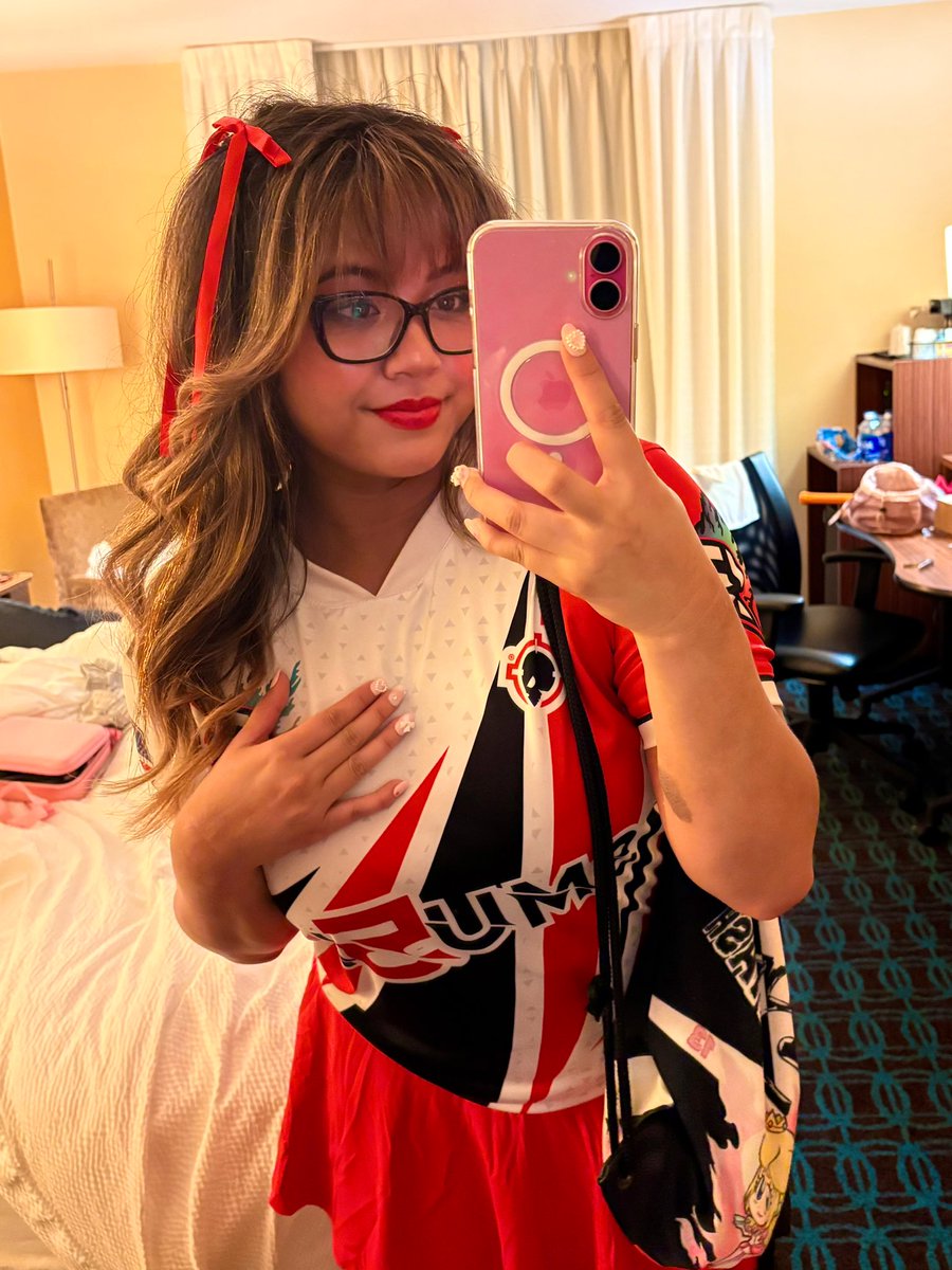 Supernova Day 1 outfit ❤️✨ repping <a href="/SmU5h/">SmU5h ➡️ Esports 💥🔥</a> with my jersey! 

Come say hi 🥰