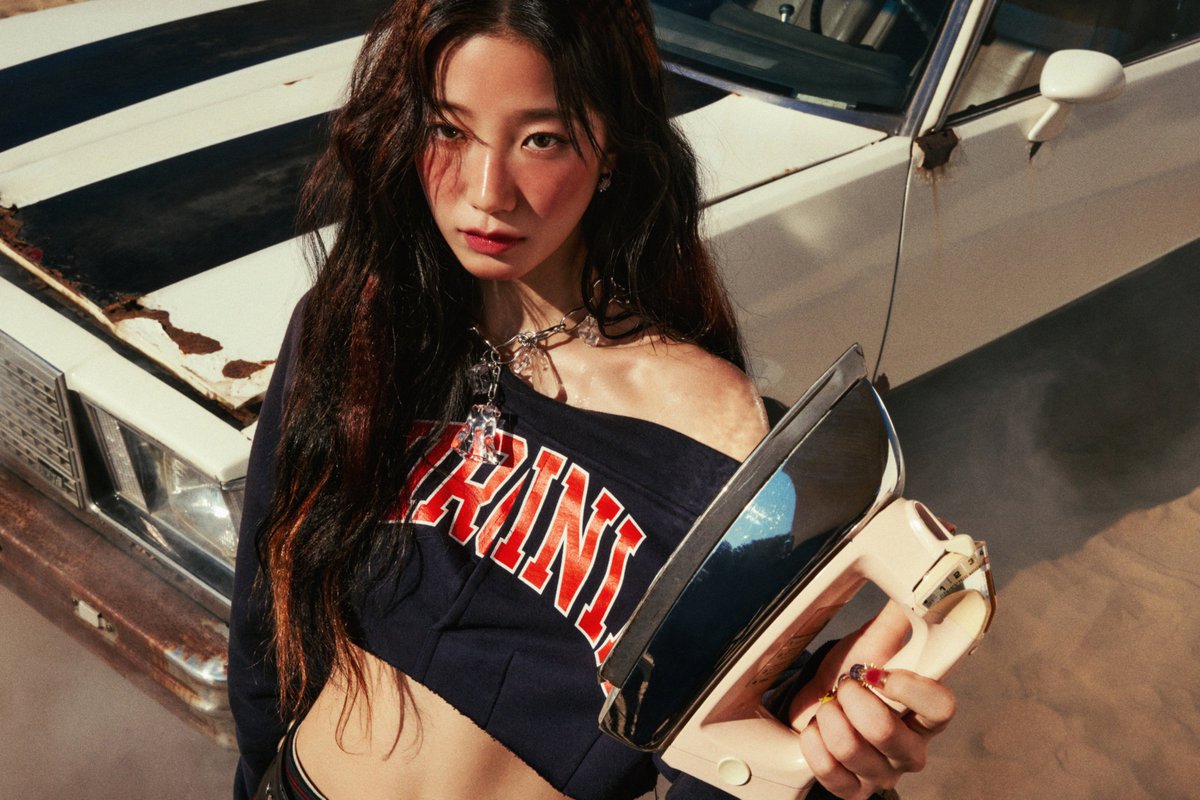 kchartsmaster's tweet image. Happy 22nd birthday to KAZUHA of LE SSERAFIM!