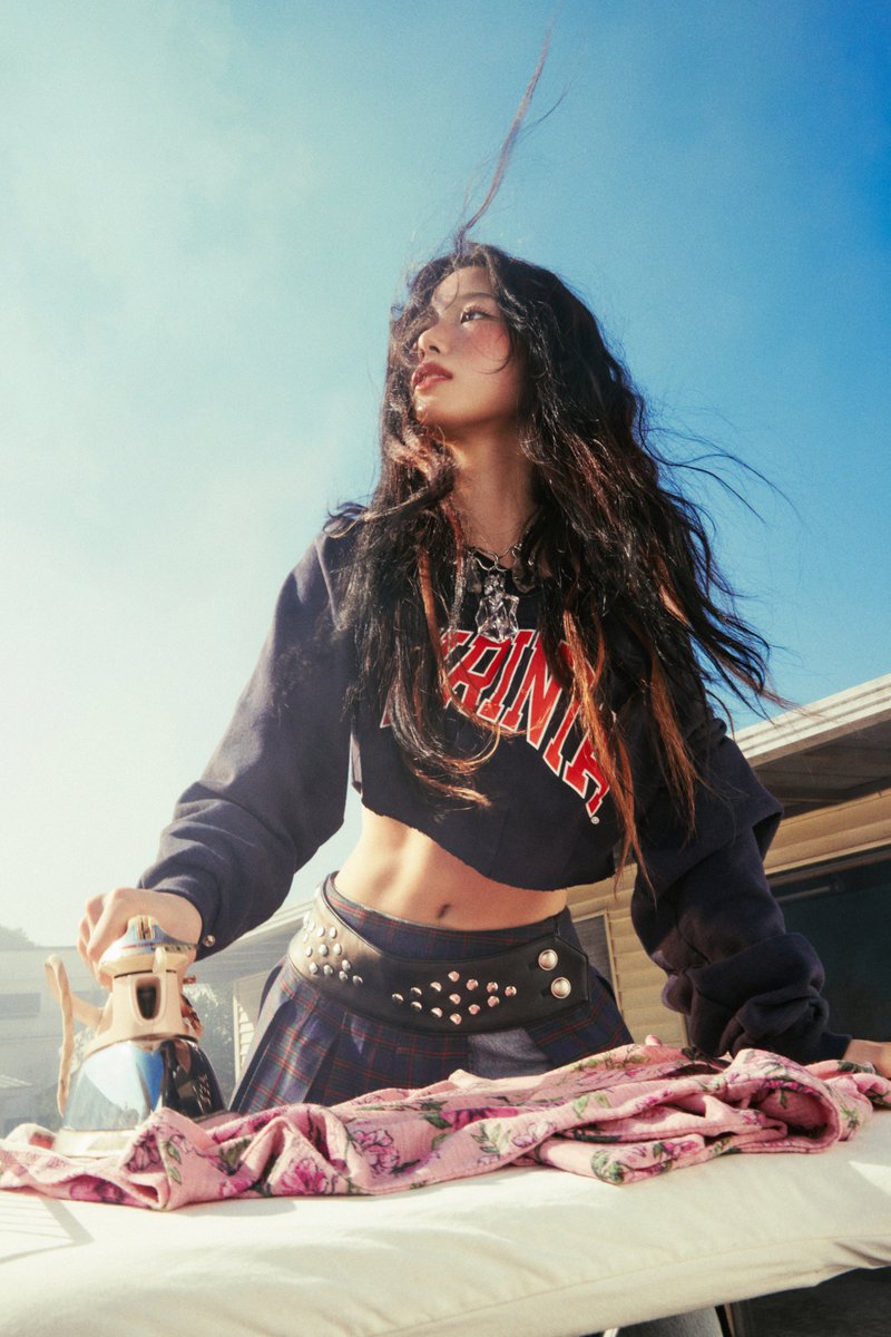 kchartsmaster's tweet image. Happy 22nd birthday to KAZUHA of LE SSERAFIM!