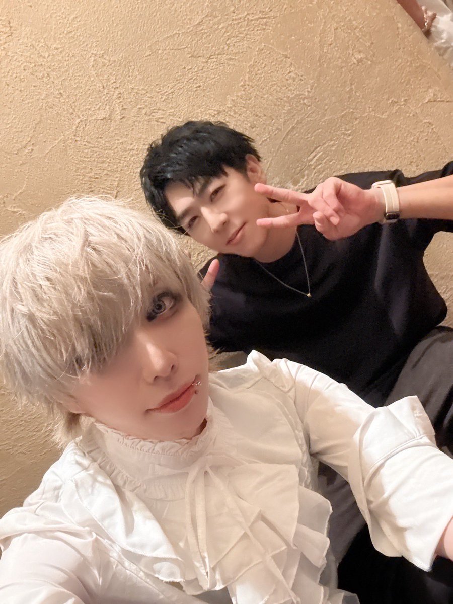 milk82_choco's tweet photo. 報告してなかったのにツバサくんの所で前座で歌ったの何人かにバレてた😎(笑)

ということで今日はツバサ君と一緒に歌ってきたー！😆 https://t.co/2YuoVWL0du