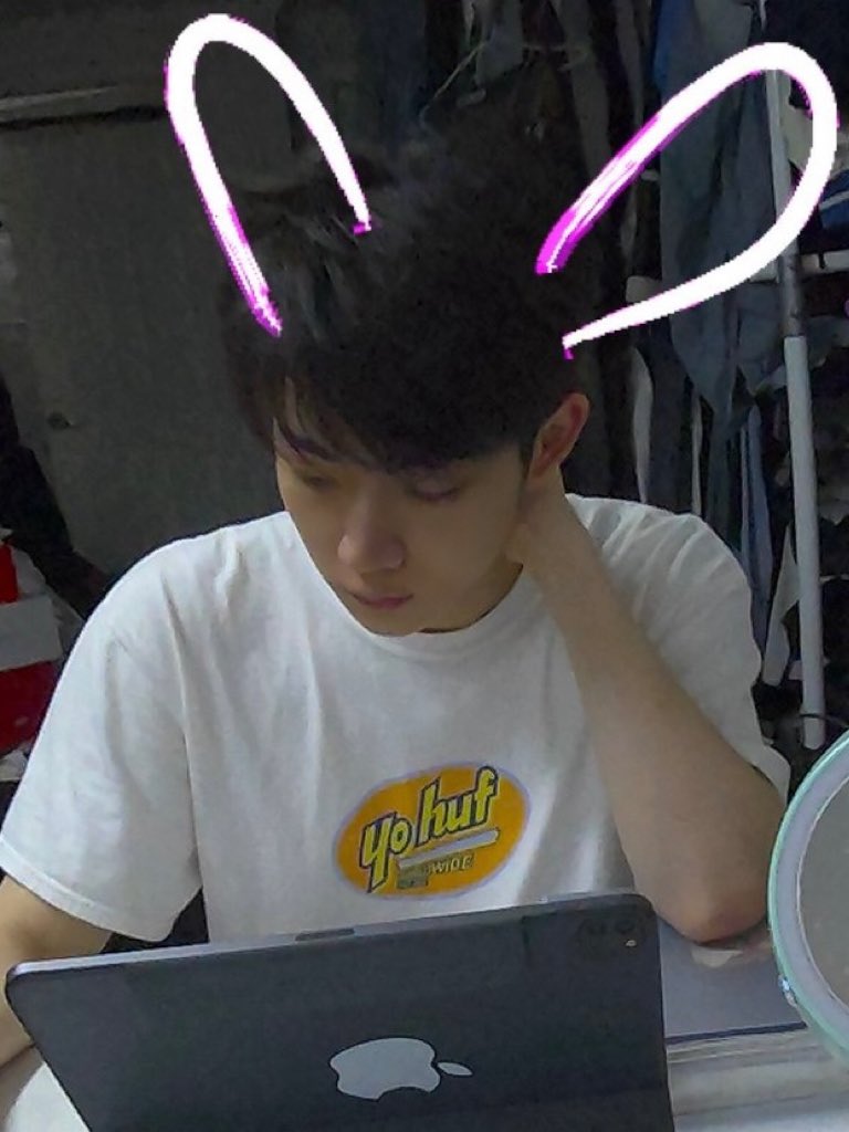 TPST_twt's tweet photo. [#한빈] 우리 서비 생일 축하해! 🥰
올해도 건강하고 행복하게 보내야된다~ 오예예 🥳 https://t.co/qAYZvvyBld