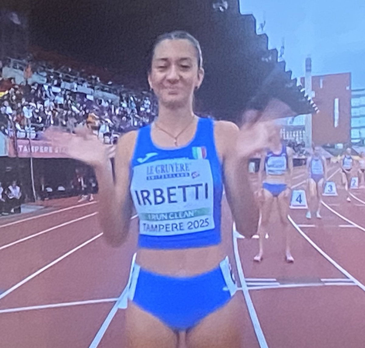 -Tú eres del Sevilla??
+Yo soy más de…👇🏻👇🏻