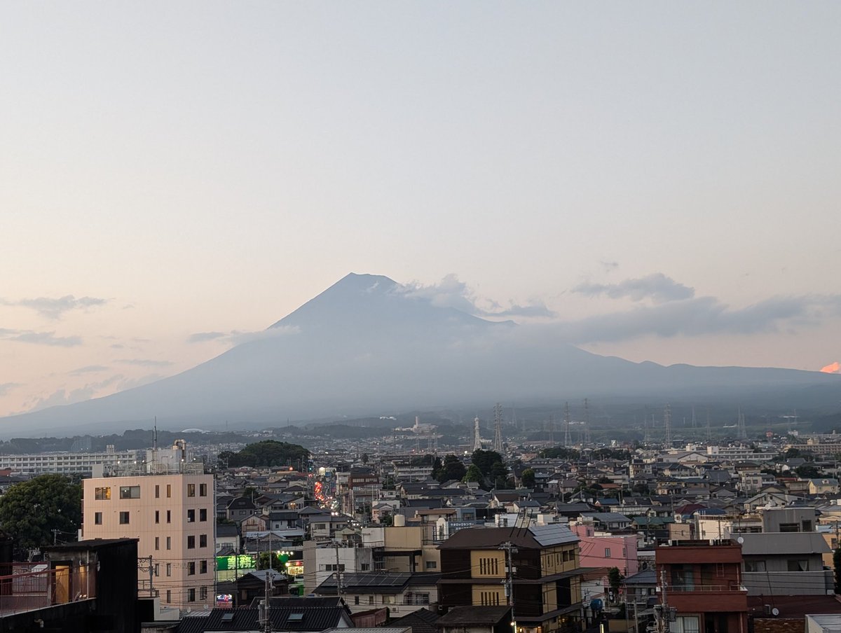 夜の入口。
秋の入り口。
#日常の中の富士山