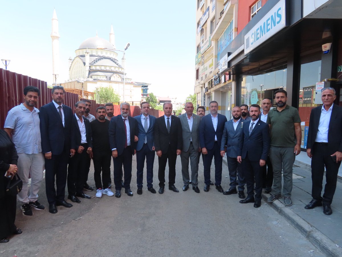 KverSemih's tweet photo. Bingöl Muhtarlar Derneği’ne selam verdik, ülkemizin gündemine ilişkin çok güzel bir sohbet gerçekleştirdik. 

Dernek Başkanımız Sn.Mehmet Erdoğan’ın şahsında bütün muhtarlarımıza teşekkür ederim. https://t.co/Ti13ImD30h