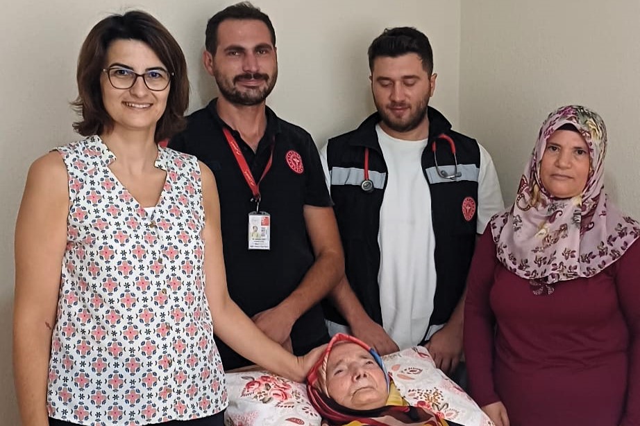 Uşak İl Sağlık Müdürlüğü (@usak_ism) on Twitter photo 📌 Hastalarımızın ve ailelerinin yanında olmak, onların ihtiyaçlarını kendilerinden dinlemek ve her zaman yanlarında olduğumuzu hissettirmek için Evde Sağlık Ziyaretlerimize aynı heyecan ve özveriyle devam ediyoruz
<a href="/saglikbakanligi/">T.C. Sağlık Bakanlığı</a> <a href="/sbkhgm/">Kamu Hastaneleri Genel Müdürlüğü</a> <a href="/halksagligigm/">Halk Sağlığı Genel Müdürlüğü</a> <a href="/sbsggm/">Sağlığın Geliştirilmesi</a> <a href="/TC_UsakValiligi/">Uşak Valiliği</a> 📌 Hastalarımızın ve ailelerinin yanında olmak, onların ihtiyaçlarını kendilerinden dinlemek ve her zaman yanlarında olduğumuzu hissettirmek için Evde Sağlık Ziyaretlerimize aynı heyecan ve özveriyle devam ediyoruz
<a href="/saglikbakanligi/">T.C. Sağlık Bakanlığı</a> <a href="/sbkhgm/">Kamu Hastaneleri Genel Müdürlüğü</a> <a href="/halksagligigm/">Halk Sağlığı Genel Müdürlüğü</a> <a href="/sbsggm/">Sağlığın Geliştirilmesi</a> <a href="/TC_UsakValiligi/">Uşak Valiliği</a>