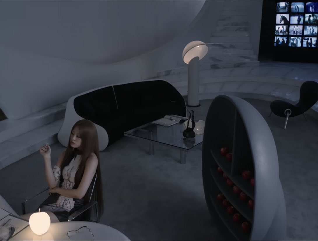 Yujin also have a connection with apples 🍎