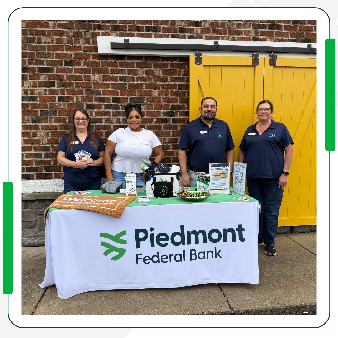 PiedmontFederal's tweet image. Hard hats, full hearts, and biscuit-filled bellies 💙 

We wrapped up our final #ContractorAppreciationFridays in High Point with Biscuitville + Rock 92! To all who build, fix, wire, or pave our communities — thank you for all you do! 

#LocalContractors #PiedmontFederalBank
