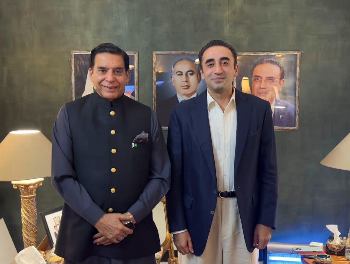 yumna71389's tweet photo. اسلام آباد: پاکستان پیپلزپارٹی کے چیئرمین بلاول بھٹو زرداری سے پی پی پی وسطی پنجاب کے صدر راجہ پرویز اشرف نے زرداری ہاؤس میں ملاقات کی جس میں پنجاب کی سیاسی صورت حال پر بات چیت ہوئی۔
#pppwest #pppdigital #ppp #bilawalkakarachi #asifabhutto https://t.co/MfqbgCAvow