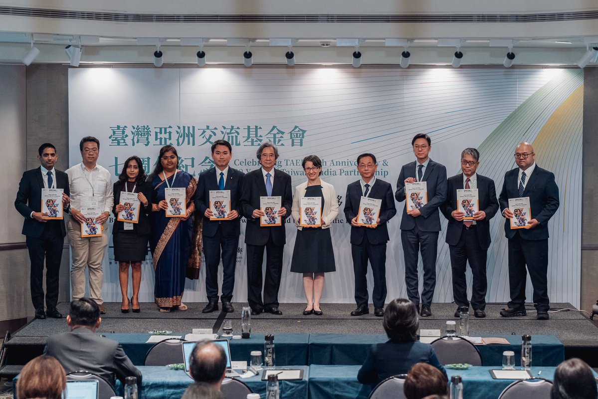 Sana Hashmi | 胡莎娜 (@sanahashmi1) on Twitter photo It was an honour for us that Vice President <a href="/bikhim/">Bi-khim Hsiao 蕭美琴</a> launched <a href="/taef_tw/">Taiwan Asia Exchange Foundation</a>-<a href="/orfonline/">ORF</a> India-Taiwan Report to mark 30 years of the India-Taipei Association and the Taipei Economic and Cultural Center It was an honour for us that Vice President <a href="/bikhim/">Bi-khim Hsiao 蕭美琴</a> launched <a href="/taef_tw/">Taiwan Asia Exchange Foundation</a>-<a href="/orfonline/">ORF</a> India-Taiwan Report to mark 30 years of the India-Taipei Association and the Taipei Economic and Cultural Center