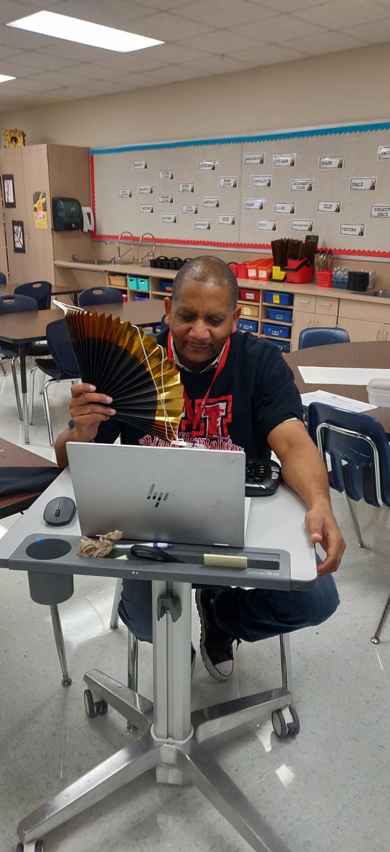 Aldine's AFT's DJ Hour!  with DJ Matthew Rideaux!
"Where them fans at?" <a href="/AldineAFT6345/">Aldine AFT 6345</a> #AldineAFT  #AldineStory #HillHawkPride