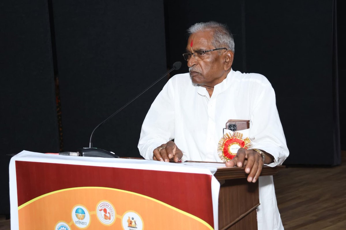 ABVPMK's tweet photo. जिसमें प्रमुख रूप से कार्यक्रम के अध्यक्षता कर रहे मीसाबंदी एवं रीवा के पूर्व महापौर श्री राजेंद्र ताम्रकार जी, विशेष उपस्थिति मध्य क्षेत्र के क्षेत्रीय संगठन मंत्री श्री चेतस सुखड़िया जी एवं महाकोशल प्रांत के प्रांत अध्यक्ष डॉ सुनील पाण्डेय जी उपस्थित रहे।
#ABVPMahakoshal https://t.co/i8rAjbTKrw