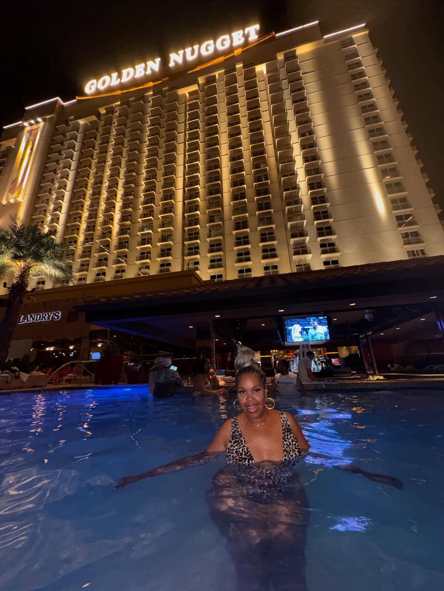 GoldenNuggetLC's tweet image. Balcony views and poolside bliss. This is your sign to book the getaway 💫

📸: @mzmonique2_u

#GoldenNuggetLC #Poolside #Pool #H2O #Sunset #Views #VisitLakeCharles