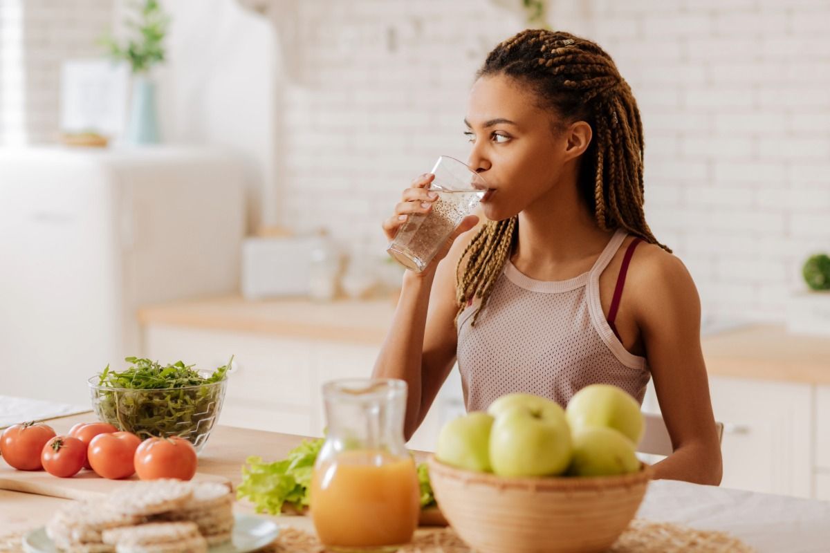 ¿No soportas el sabor del agua? 🥴 ¡No te deshidrates! Descubre cómo hacerla más sabrosa con frutas y consejos expertos 🍊💧 👉 Lee más aquí.  
buff.ly/0a7xWUk    
#HidrataciónSaludable #Verano #AguaConSabor #ConsejosSaludables