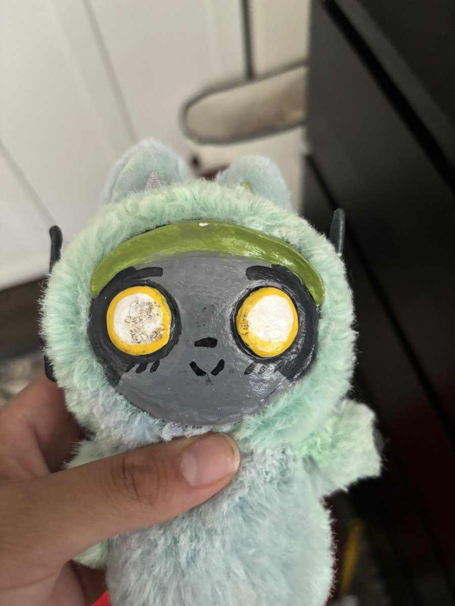 SHE WAS FACE DOWN ON MY BEDSIDE TABLE AND THE WOODVARNISH GOD ON HER EYES !!!! FUCK