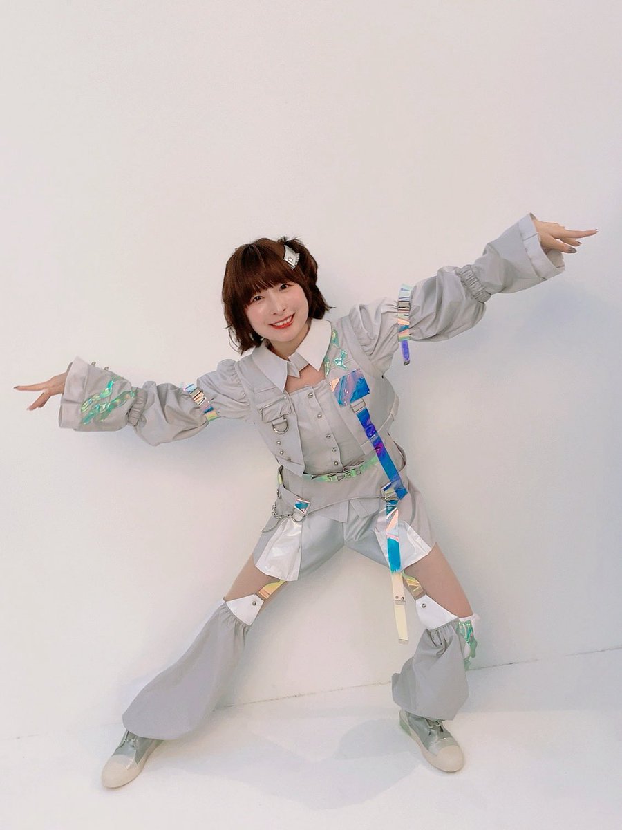 プロデューサーさん！
今日から2日間よろしくお願いします💫

どきどきいっぱいだ〜!

この衣装を着ると不思議と変なポーズしたくなっちゃう小澤より。(2枚目)

そしておやすみなさい🌙

#シャニマス7th_愛知_day1