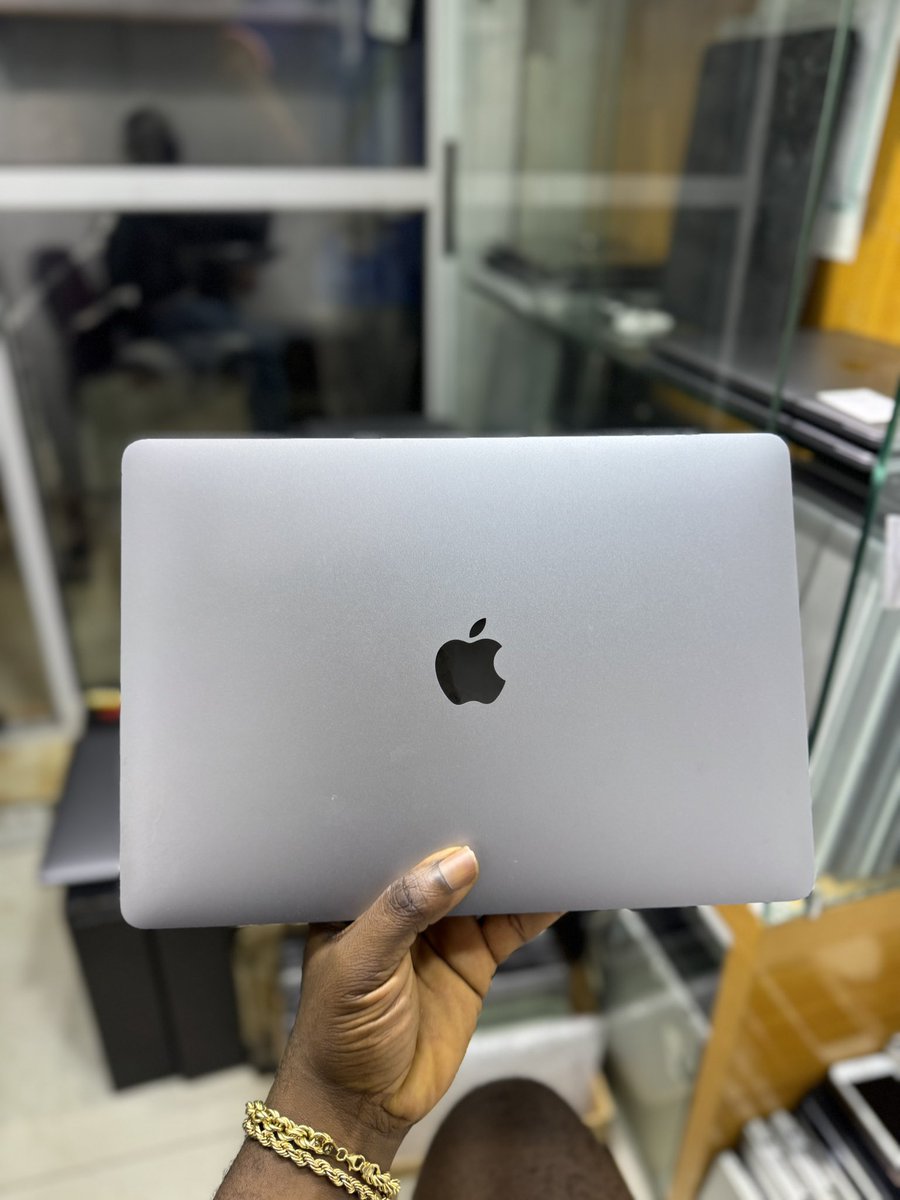 UK USED 
2020 APPLE MACBOOK PRO 
512GB SSD 16GB RAM 
INTEL CORE I5
13 INCH 
WITH FULL ACCESSORIES 
Available for N700,000 
Office Address:No 2 Pepple street,Ikeja computer Village 
Call or WhatsApp 08037774591