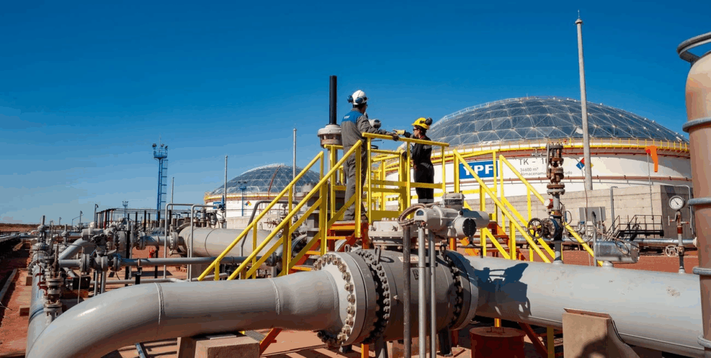 #YPF reactivará la refinería de San Lorenzo para producir combustible sustentable de aviación.

👉 lc.cx/zBFWxr