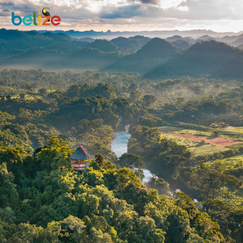 belizevacation's tweet photo. Plages immaculées, jungles luxuriantes, culture riche et eaux cristallines : le Belize a tout. La destination parfaite vous attend. En savoir plus ! 🌴