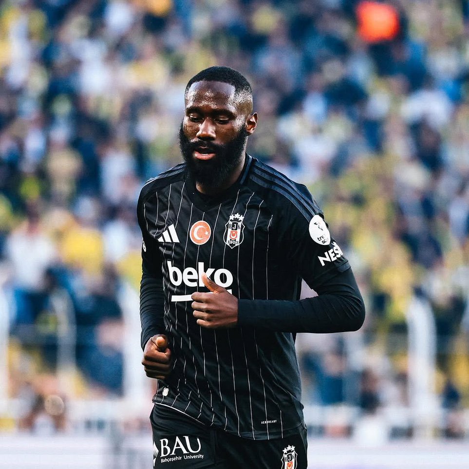 Transfer News Live (@deadlinedaylive) on Twitter photo 🚨 Sunderland have agreed a deal to sign Arthur Masuaku as a free agent.
(Source: <a href="/SkySports/">Sky Sports</a>) 🚨 Sunderland have agreed a deal to sign Arthur Masuaku as a free agent.
(Source: <a href="/SkySports/">Sky Sports</a>)