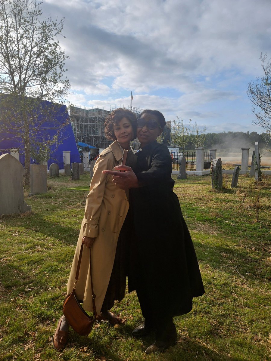 #wednesdayseason2 Catch me play minister in episode 3. Being on the set of Wednesday was an experience I thoroughly enjoyed. Directed by Paco Cabezas in a Tim Burton production. It was an absolute pleasure to share a scene with Jenna Ortega, Thandiwe &amp; Unati. #actor #omonaija