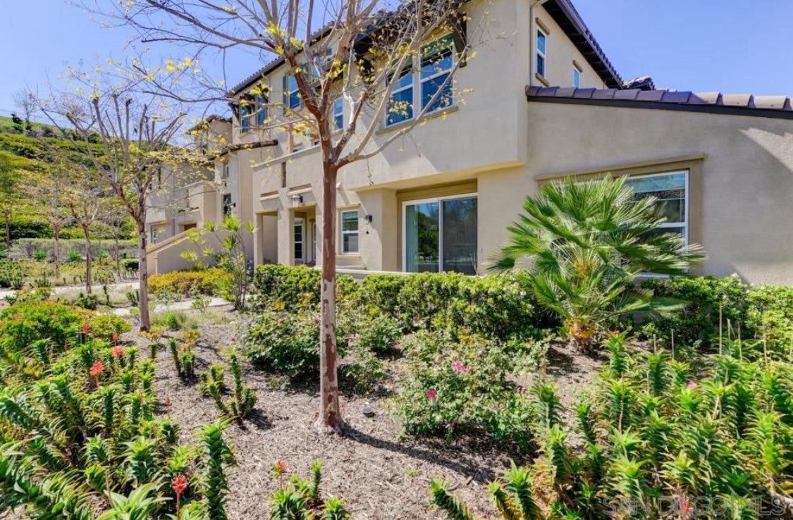 TDiamondRealtor's tweet photo. Just Closed.

This one came with some behind-the-scenes complexity. Two sellers, both relocating out of state.

It took clear strategy, coordination, and a steady hand—but we got it done.

Every escrow tells a story, and this one was about trust, timing, and care. https://t.co/fPHnxDiDm4