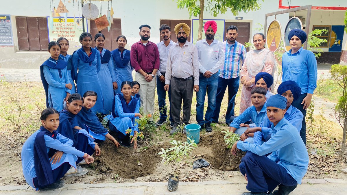 AdahFoundation's tweet photo. #Adahfoundation organised d 3rd workshop under #environmenteducationprogram of the @moefcc in partnrship wid @PSCST_GoP @GSSS Rajia, Dist. Barnala #solidwastemanagement 
70 Studnts, 14 Tchrs attnd
#proplanetpeople #MissionLiFE #ChooseLiFE #LifestyleforEnvironment https://t.co/2uD1VzF7rZ
