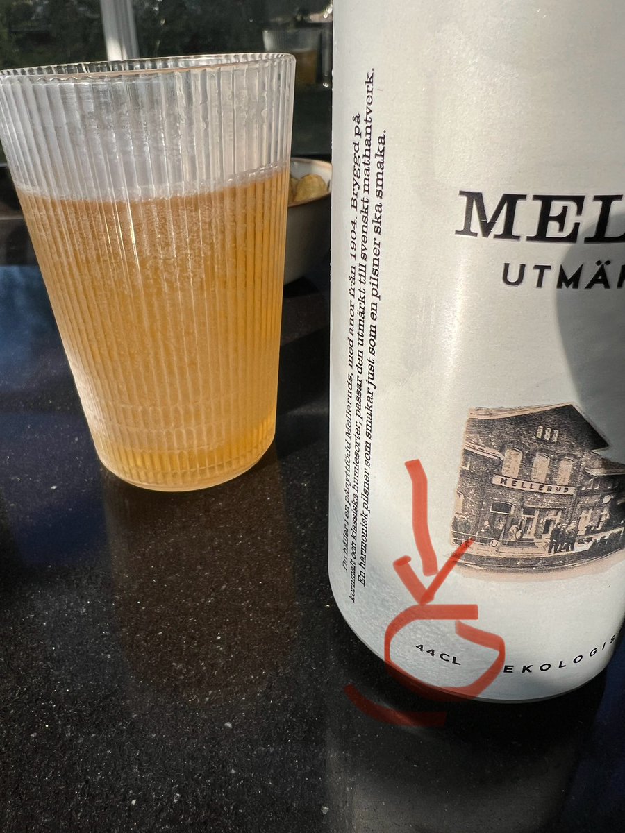 Vad är det för genier de har anställt på Melleruds som fattat att 33cl är för lite och att långburk är för brunkigt. 44cl -&gt; Nobelprisvibbar.