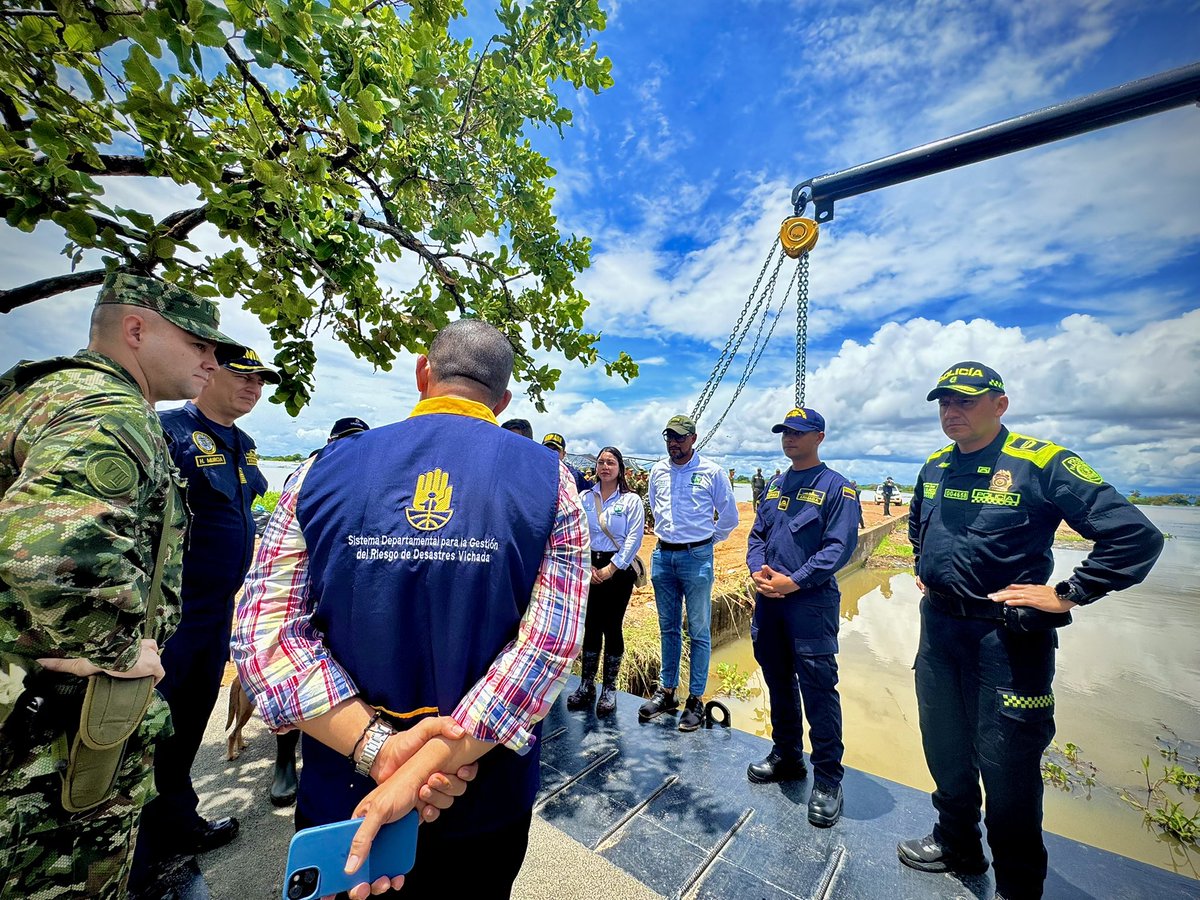 En medio de la temporada invernal, la <a href="/PoliciaColombia/">Policía de Colombia</a> acompañó al director nacional <a href="/UNGRD/">UNGRD🇨🇴</a> Dr. Carlos Carrillo, en la entrega de ayudas a los habitantes y en su recorrido por las zonas afectadas en #PuertoCarreño, reafirmando el compromiso con las comunidades más necesitadas.🇨🇴