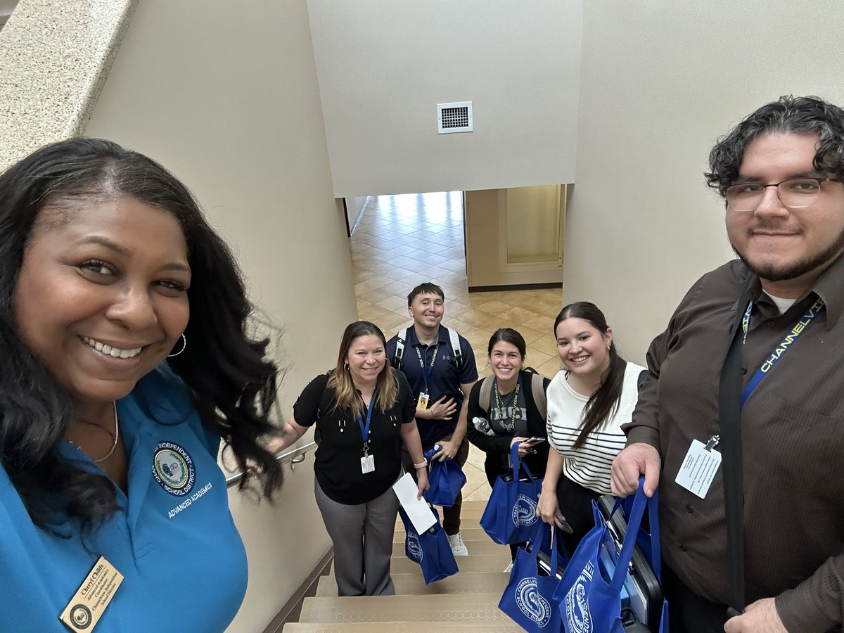 childs4children's tweet image. What a week! Lots of Back to school training across the district! But the bonus was meeting with the 5 student interns I have the pleasure of mentoring this semester! They are so eager to be great &amp;amp; I’m thankful to be a part of their journey! #futureeducators @ChannelviewISD