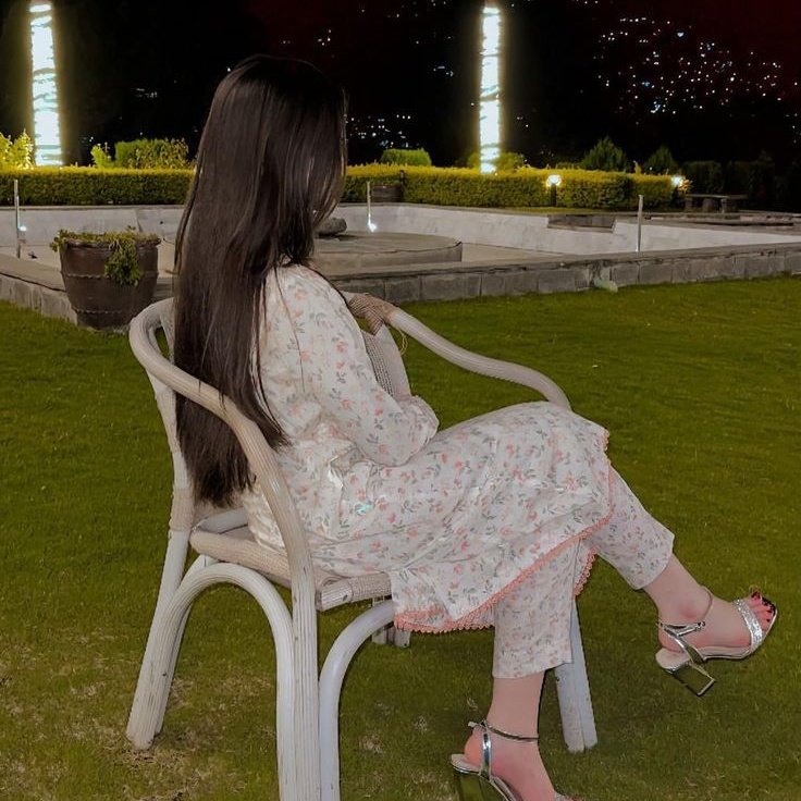 ہاتھ رَکھ کر جو وہ پُوچھے ٫ دِلِ بیتاب کا حال♥️🪄

ھو بھی آرام تو کہہ دُوں ٫ مُجھے آرام نہیں
😘🫣

❞میر داغ دَھلوی✍🏻❝