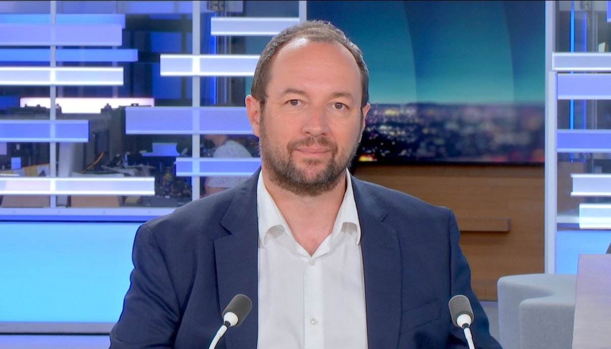 Pour le dernier grand rendez-vous d'information de la journée, on retrouve <a href="/Paul_Satis/">Paul Satis</a> à la présentation de #le23h sur #franceinfo canal 1️⃣6️⃣ 
💯🙌🏻📺
