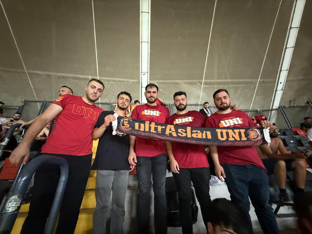 HEDEF 26

gaziantep-GALATASARAY'ımız maçında takımımızı yalnız bırakmadık, deplasmanda takımımızı aslanlar gibi destekledik.

#ultrAslanUNI
#AkdenizBölge
#uAUNITARSUS