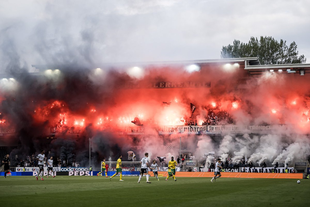 Voksen prestasjon på tribunen i går! Innsatsen som legges ned mellom stolpene på Øvre Øst er rett og slett imponerende. Midterste felt på nedre er også veldig bra. Før vi prøver hele Øst igjen, må likevel ØØ renskes. For mange på ytterste felt har kjøpt billett på feil felt.