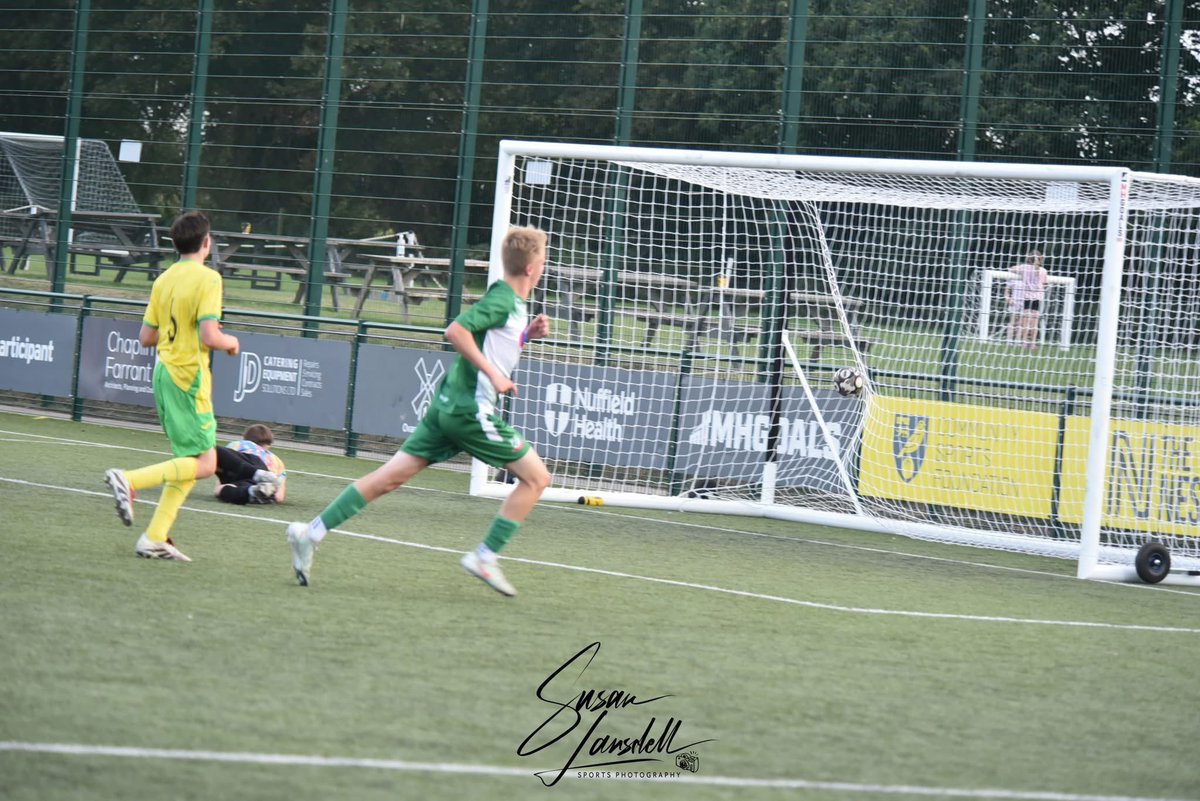 Few shots from last night’s match <a href="/gorlestonfc/">Gorleston Football Club</a> U18s against CFS Canaries

More photos can be found on our Facebook page 

facebook.com/share/1JZoxgUj…

#Football #under18s #footballphotographer