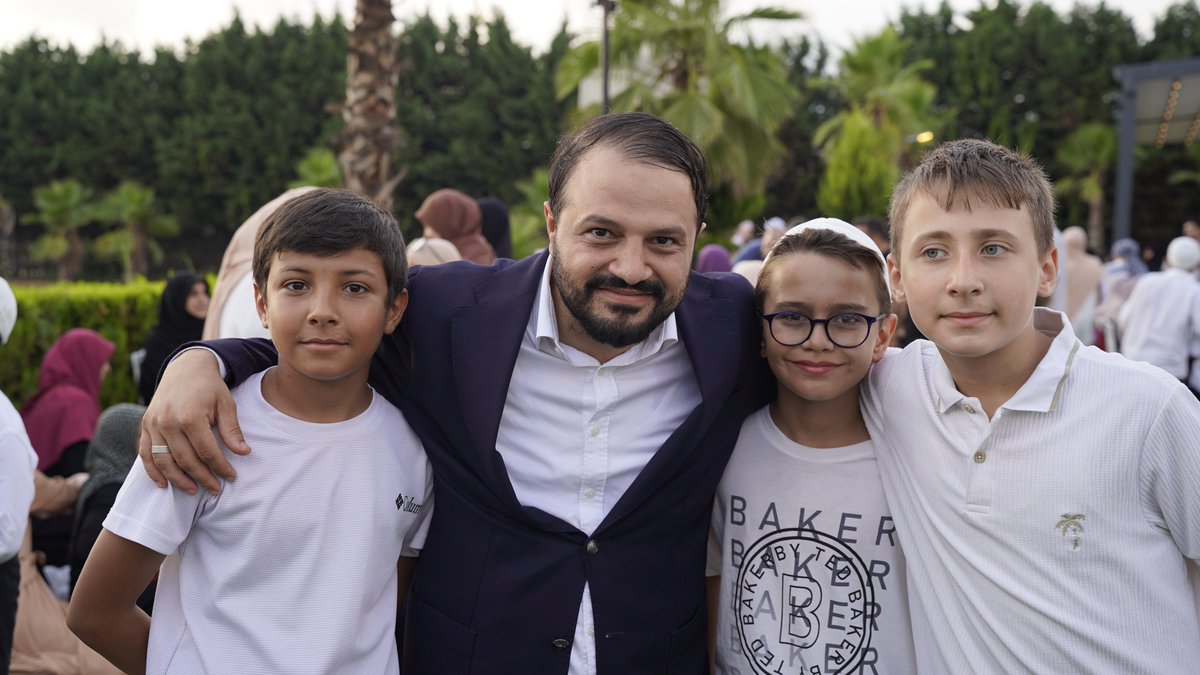 beytullahcicen_'s tweet photo. 📍TÜGVA Beyoğlu Yaz Okulu Final Programındaydık! 🌟
Yaz boyunca kardeşlerim hem öğrendi, hem eğlendi.
Kur’an-ı Kerim tilavetleriyle ruhlar dinginleşti,
Dualarla semaya umutlar yükseldi.
📖 40 Hadis, 🕌 32 Farz, 💫 Esmaü’l Hüsna ezberlendi.

Beyoğlu’nun kalbinde; bilgiyle, kardeşlikle, neşeyle dolu bir yaz geride kaldı.
Her anı paylaşmanın, birlikte büyümenin kıymetini bir kez daha gördük.

Gülüşleriyle ortamı aydınlatan kardeşlerime ve emek veren herkese yürekten teşekkürler!
Şimdi sıra, buradaki kazanımları hayata taşımakta… 💙

#BirYazBinGelecek
#RenklensinYazOkulumuz