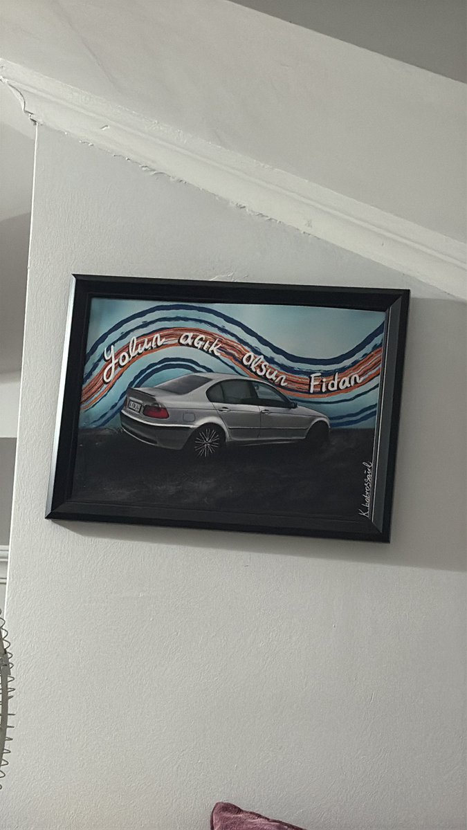 Kapının önünde istenmeyen duvarda da istenmezmiş :( Özür dilerim kızım keşke böyle olmasaydı