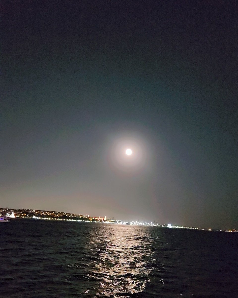 #اسطنبول
ماهقيت ان القمر مثله قمر 
لين شفتك يا شبيه احلى ملاك ❤️