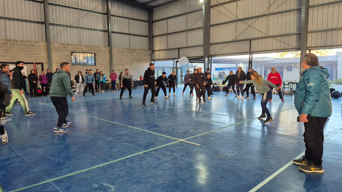 Leo Troncoso (@leot14) on Twitter photo En📍#Pilar, la Educación Pública❤️ se sigue fortaciendo.Hoy realizamos un Curso Provincial con Puntaje, para Profes de Educación Física de PBA💙.
Formación, Capacitación, Derechos y Estado Presente Siempre.
<a href="/Kicillofok/">Axel Kicillof</a> <a href="/FedericoAchaval/">Federico Achával</a>
<a href="/AlbertoSileoni/">Alberto Sileoni</a> <a href="/BAeducacion/">Educación PBA</a> En📍#Pilar, la Educación Pública❤️ se sigue fortaciendo.Hoy realizamos un Curso Provincial con Puntaje, para Profes de Educación Física de PBA💙.
Formación, Capacitación, Derechos y Estado Presente Siempre.
<a href="/Kicillofok/">Axel Kicillof</a> <a href="/FedericoAchaval/">Federico Achával</a>
<a href="/AlbertoSileoni/">Alberto Sileoni</a> <a href="/BAeducacion/">Educación PBA</a>
