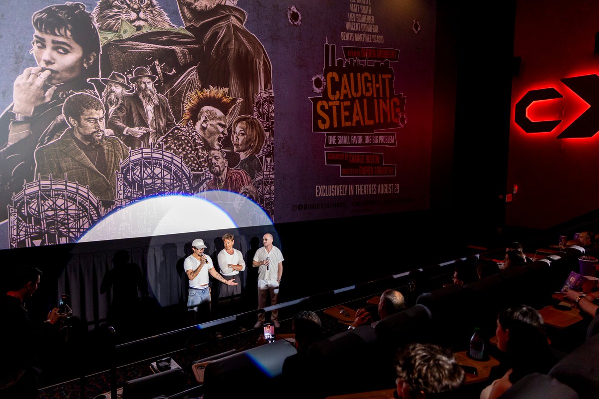 CinemasNic's tweet image. 🔒Atrapados antes de que empiece el show, pero esta vez no hay escape😱.

#AtrapadoRobando – 28 de agosto, exclusivamente en cines🎞✨.
#NosApasiona