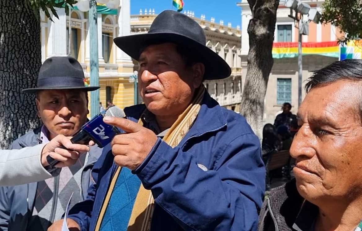 reddtvoficial's tweet image. Si gana la derecha, “habrá movilizaciones”: CSUTCB lanza advertencia a días de las elecciones

A pocos días de las elecciones nacionales, el ejecutivo de la Confederación Única de Campesinos de Bolivia (#CSUTCB) del ala “#arcista”, Lucio Quispe, lanzó una dura advertencia contra…