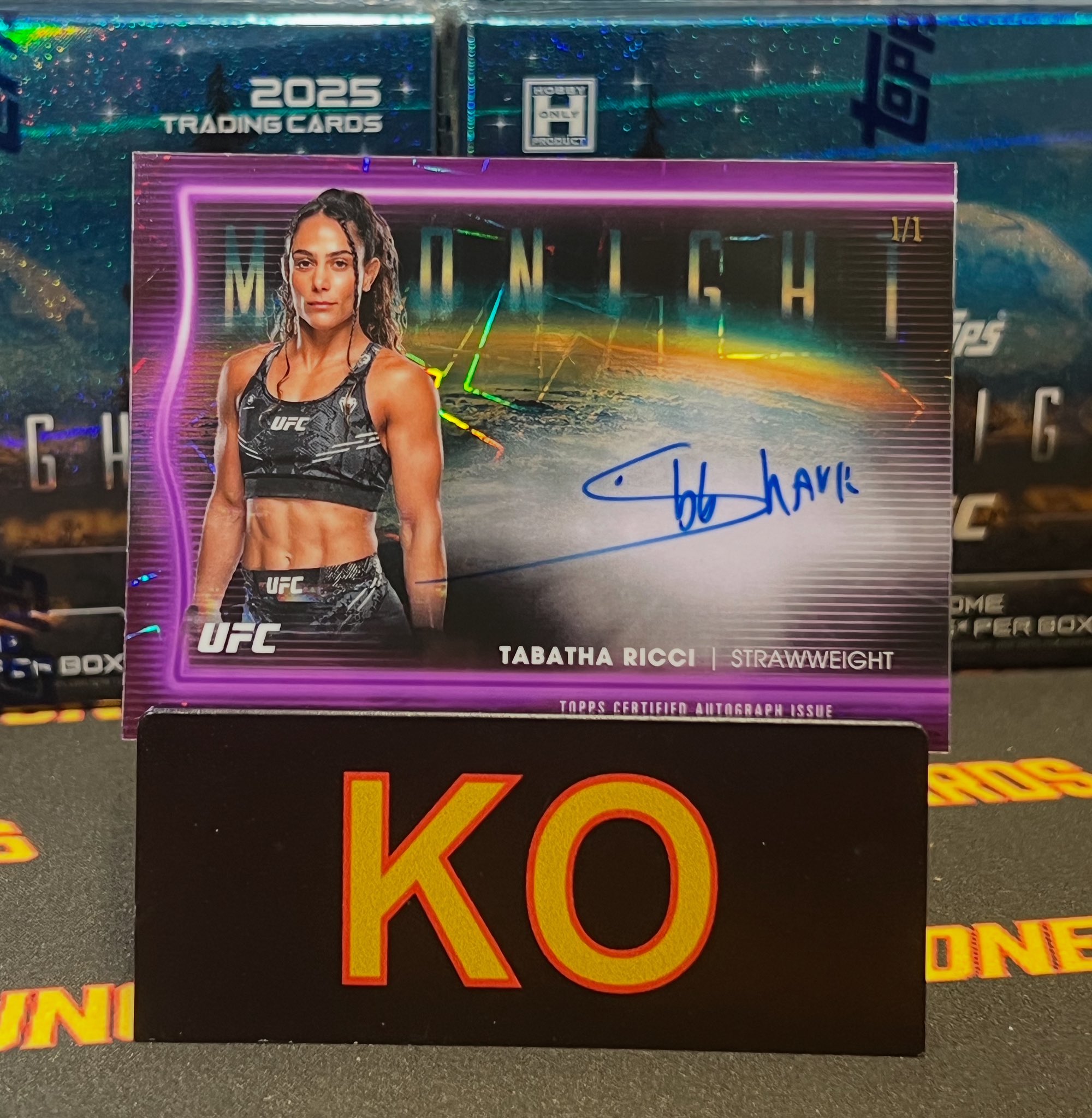 UFC　元王者　ハファエル・ドス・アンジョス　1/1　カード　psa8 Amazon.com: 2020 Topps UFC Striking Signatures box (ONE