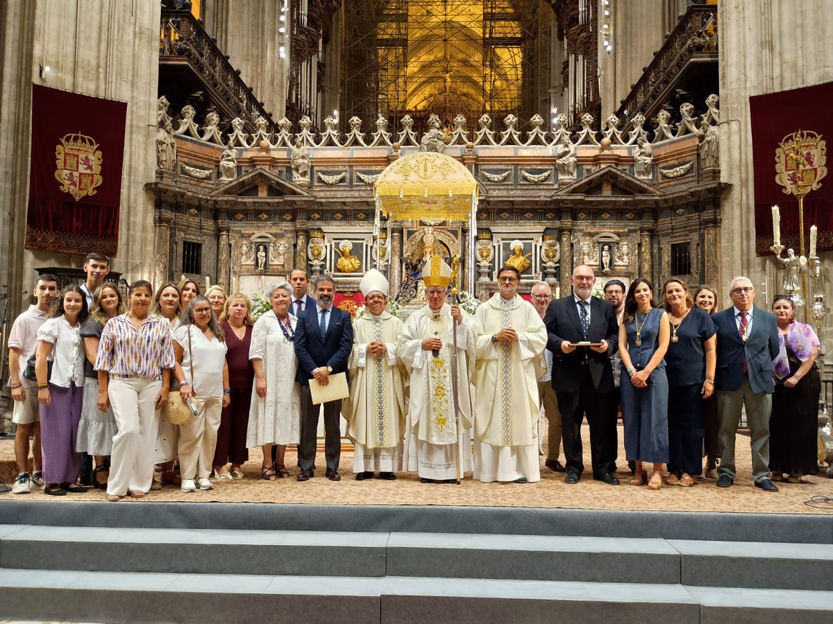 Asociación de Fieles Ntra. Sra. de los Reyes (@virgendereyes) on Twitter photo 🔹️La <a href="/hdadjesusalgaba/">HERMANDAD DE JESÚS - LA ALGABA</a> ha recibido en el tercer día de novena la medalla de oro de la Virgen de los Reyes
📍La hermandad de Jesús ha donado una medalla para la Virgen
✍️ Agradecidos por el regalo y la asistencia
#VirgendelosReyes25 🔹️La <a href="/hdadjesusalgaba/">HERMANDAD DE JESÚS - LA ALGABA</a> ha recibido en el tercer día de novena la medalla de oro de la Virgen de los Reyes
📍La hermandad de Jesús ha donado una medalla para la Virgen
✍️ Agradecidos por el regalo y la asistencia
#VirgendelosReyes25