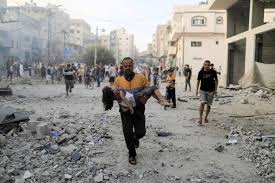 Sufro al ver a #Palestina
debajo de la inclemencia
y el dolor de la impotencia
por la sangre me camina.
El que agrede y asesina,
desprecia a los agredidos.
Hay muertes, llantos, quejidos,
y al lado de la crueldad
está la complicidad
de los Estados Unidos.